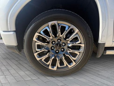 Used 2025 GMC Sierra 1500 Denali Ultimate AWD/4WD image 9