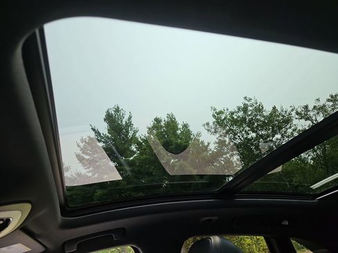 Used 2023 Porsche Macan image 11