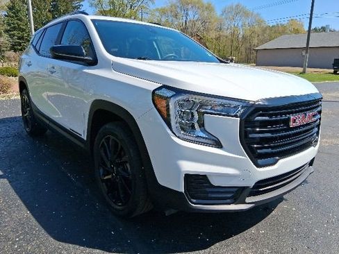 Used 2024 GMC Terrain SLE w/ Driver Convenience Package AWD/4WD image 7