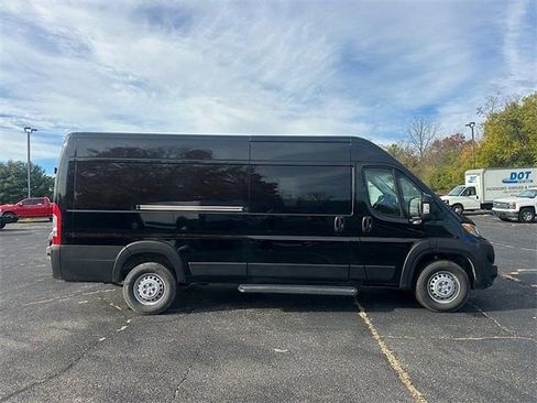 New 2025 RAM ProMaster 3500 w/ Crew Van Package FWD image 9
