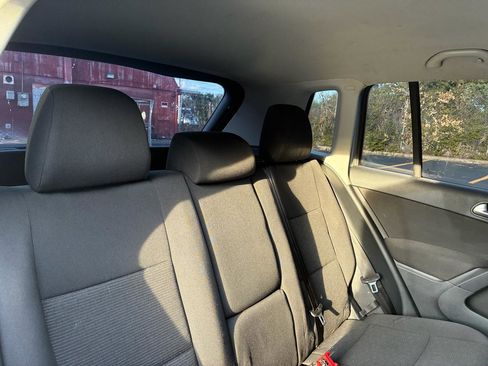 Used 2017 Volkswagen Tiguan Limited w/ Alloy Wheels Package FWD image 23