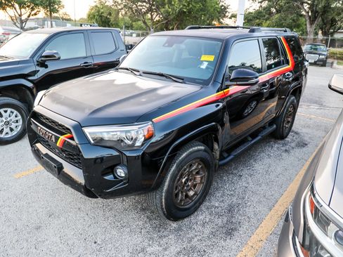 Used 2023 Toyota 4Runner 40th Anniversary SE AWD/4WD image 3