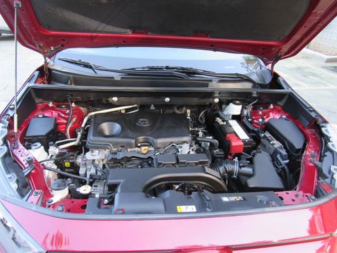 Used 2020 Toyota RAV4 LE w/ Carpet Mat Package image 20