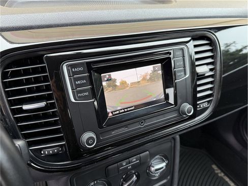 Used 2019 Volkswagen Beetle 2.0T S image 20