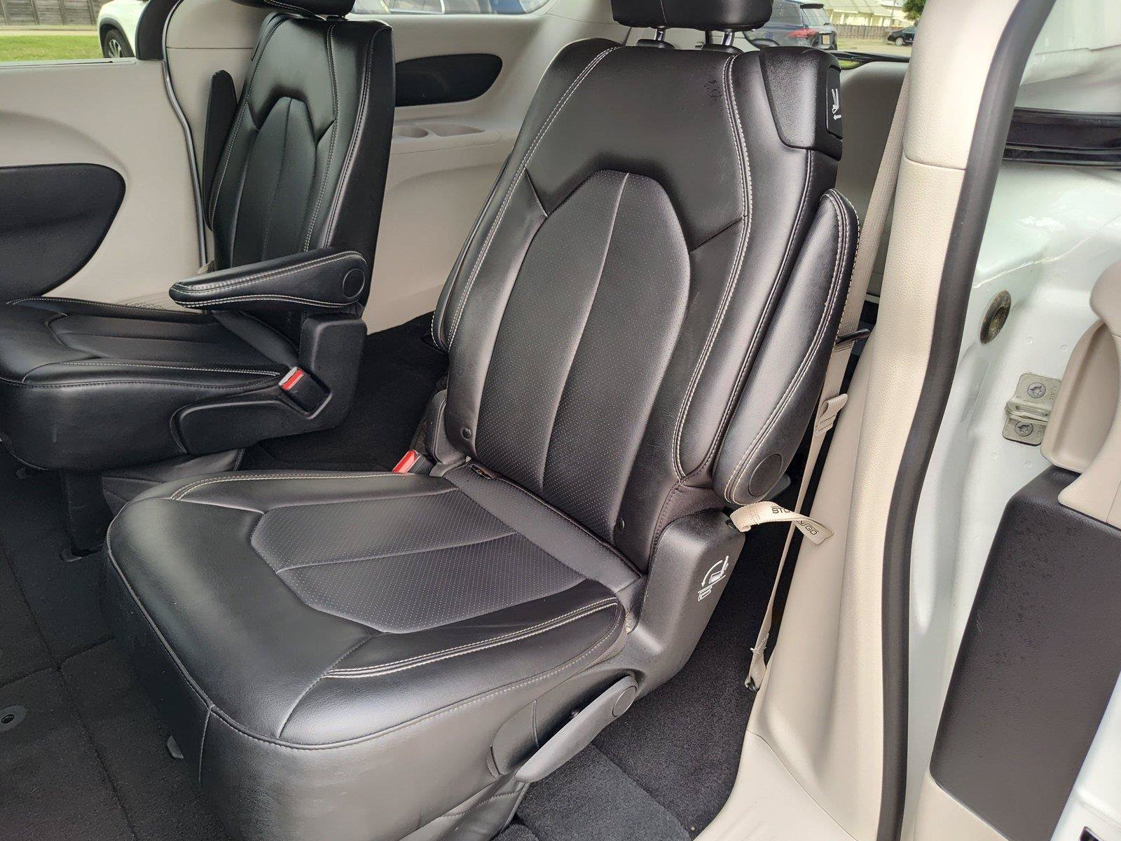 Used 2024 Chrysler Pacifica Touring-L FWD image 25