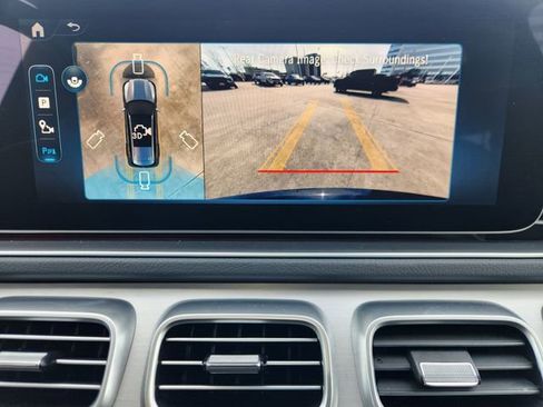 Used 2025 Mercedes-Benz GLS 450 4MATIC image 17