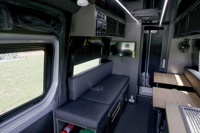 Used 2025 Mercedes-Benz Sprinter 2500 image 28