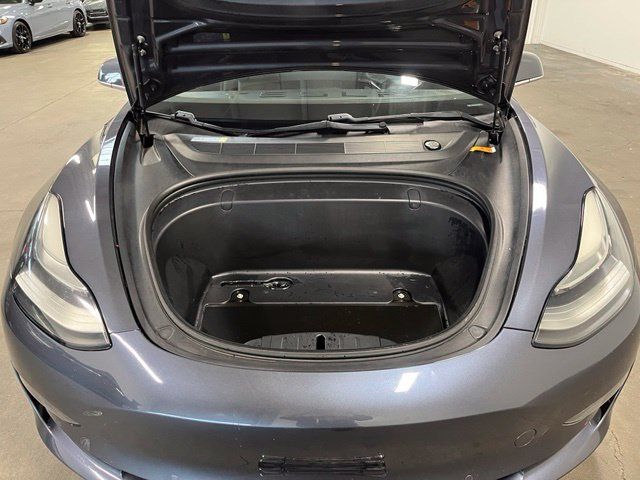 Used 2018 Tesla Model 3 Long Range RWD image 9
