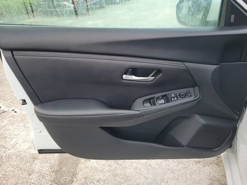 Used 2024 Nissan Sentra SV FWD image 12
