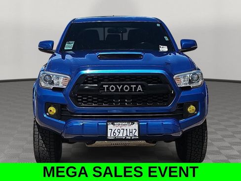 Used 2017 Toyota Tacoma TRD Sport AWD/4WD image 8