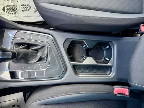 Used 2018 Volkswagen Tiguan S image 19