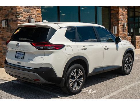 Used 2023 Nissan Rogue SV AWD/4WD image 3