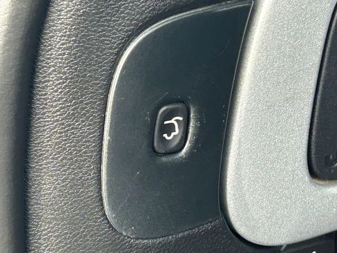 Used 2017 Jeep Cherokee Latitude w/ Comfort/Convenience Group image 35