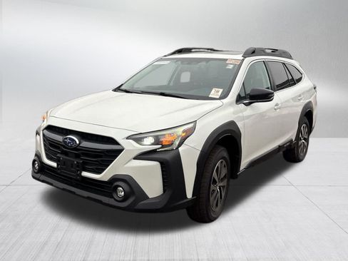 Used 2023 Subaru Outback Premium image 2