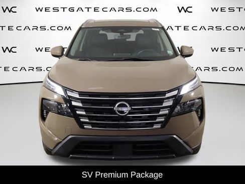 Used 2024 Nissan Rogue SV w/ SV Premium Package FWD image 2