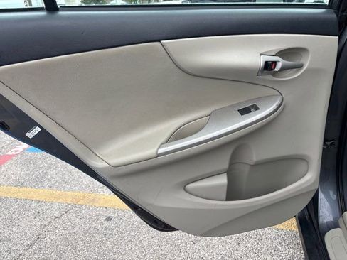 Used 2013 Toyota Corolla LE FWD image 19