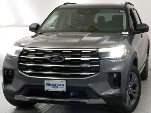 New 2025 Ford Explorer Active w/ Active Comfort Package image 8