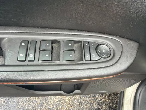 Used 2014 Chevrolet Traverse LTZ FWD image 14