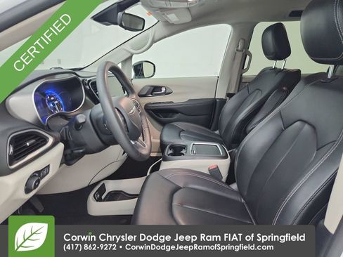 Used 2024 Chrysler Pacifica Touring-L FWD image 18