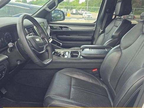 Used 2024 Jeep Wagoneer Series II AWD/4WD image 5