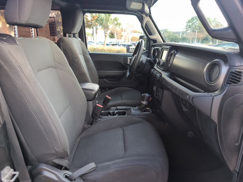Used 2019 Jeep Wrangler Sport image 31