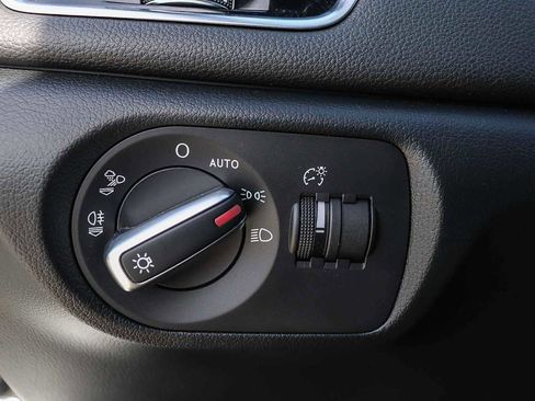 Used 2016 Audi Q3 2.0T Premium Plus w/ Technology Package image 32