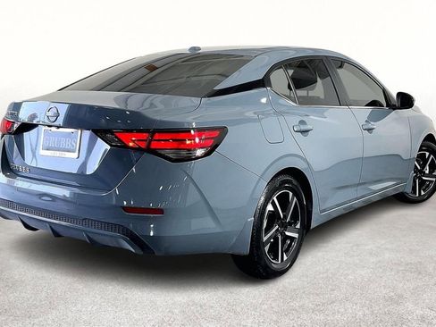 Used 2025 Nissan Sentra SV w/ Trunk Package image 2