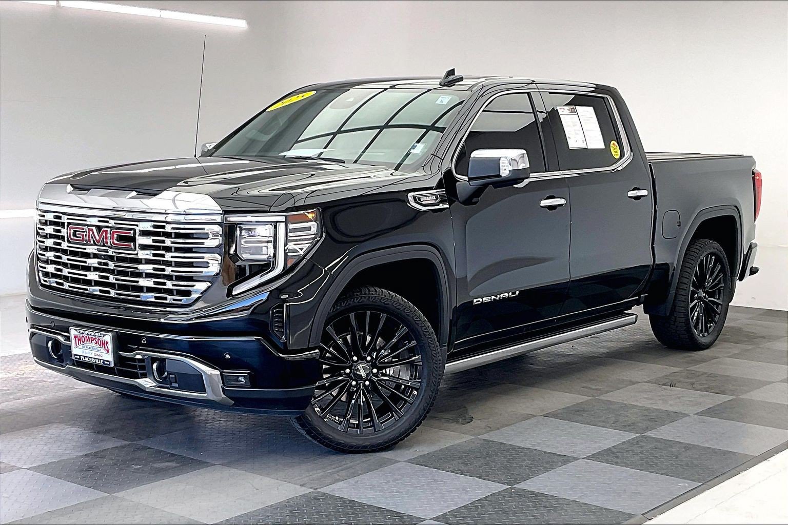 Used 2025 GMC Sierra 1500 Denali AWD/4WD image 12