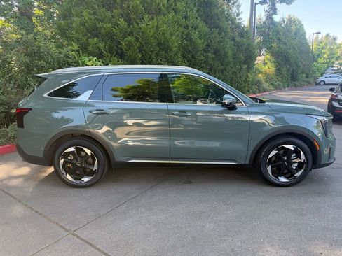 Used 2025 Kia Sorento SX Prestige AWD/4WD image 2