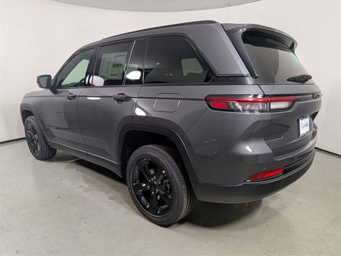 New 2025 Jeep Grand Cherokee Altitude image 5