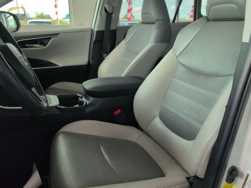 Used 2020 Toyota RAV4 Limited AWD/4WD image 18