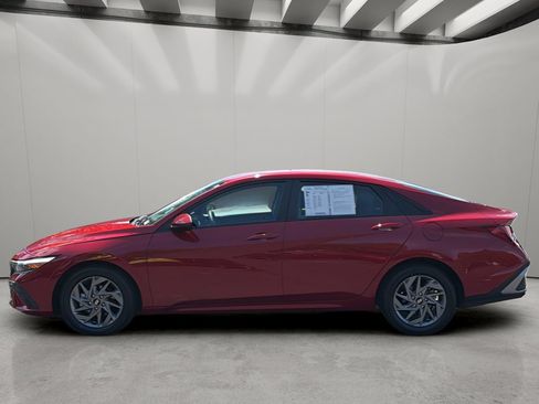 Certified 2024 Hyundai Elantra SEL FWD image 2