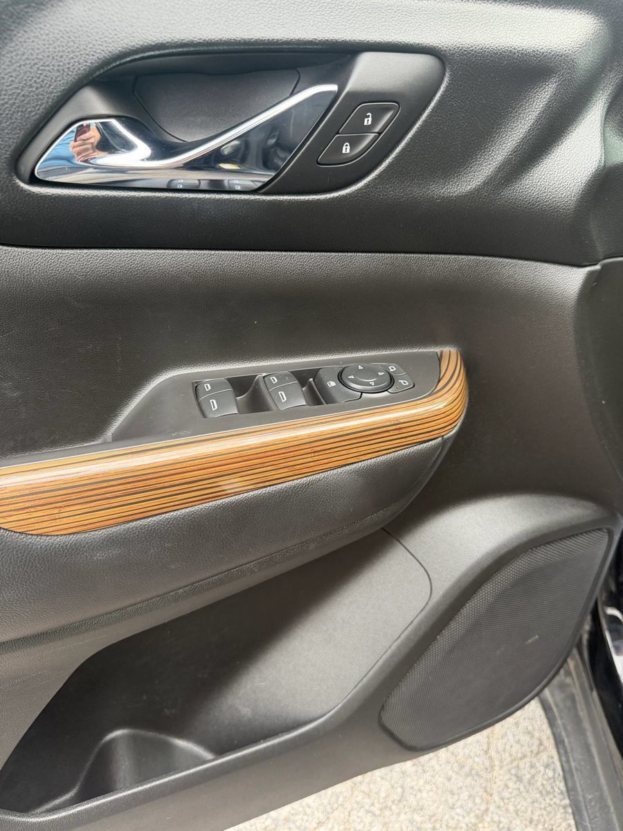 Used 2018 GMC Acadia SLE AWD/4WD image 35