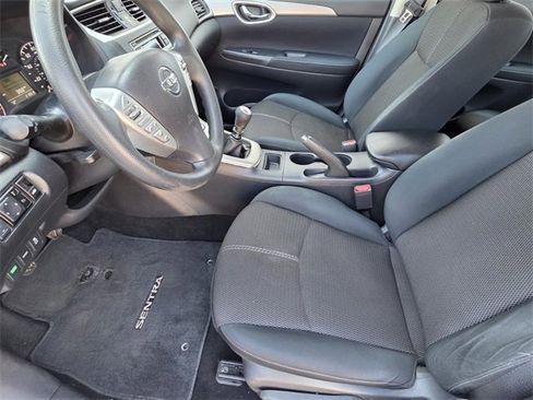 Used 2015 Nissan Sentra S image 9