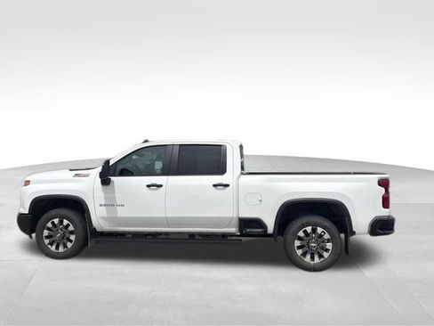Used 2025 Chevrolet Silverado 2500 Custom w/ Custom Convenience Package AWD/4WD image 4