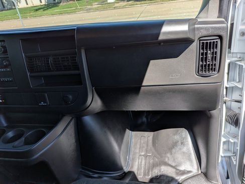 Used 2024 GMC Savana 2500 w/ Driver Convenience Package image 22