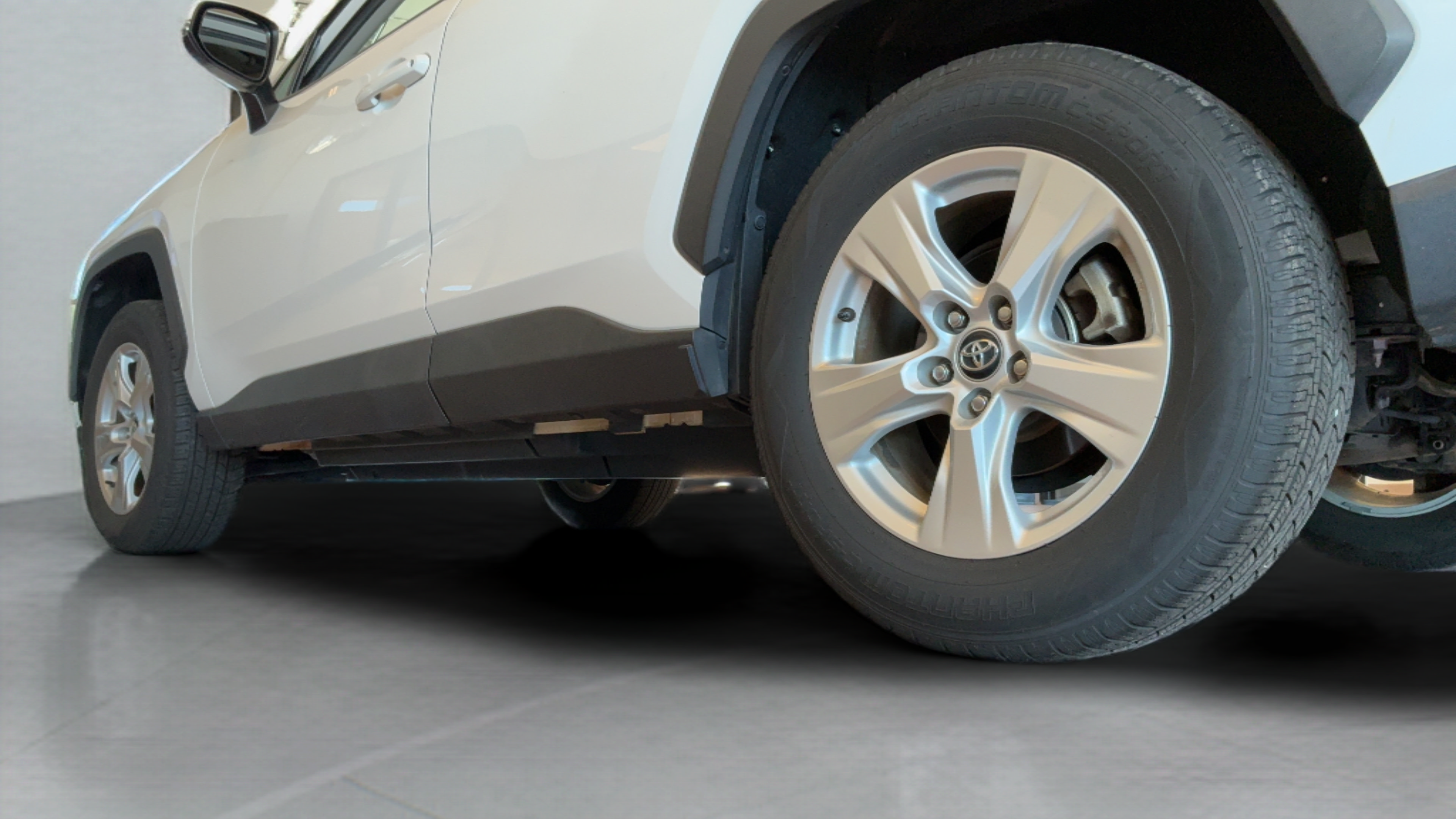 Used 2021 Toyota RAV4 XLE w/ Convenience Package FWD image 30