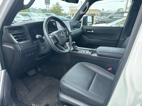 Used 2024 Lexus GX 550 w/ Cold Area Package AWD/4WD image 4