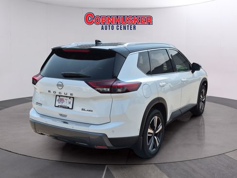 Used 2025 Nissan Rogue SL AWD/4WD image 7