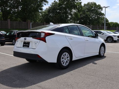 Used 2021 Toyota Prius L Eco FWD image 6
