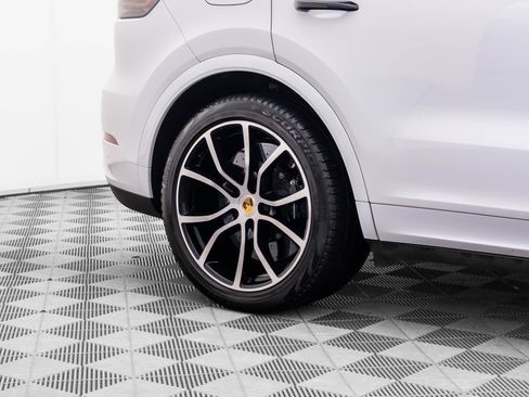 Used 2023 Porsche Cayenne Turbo S AWD/4WD image 34