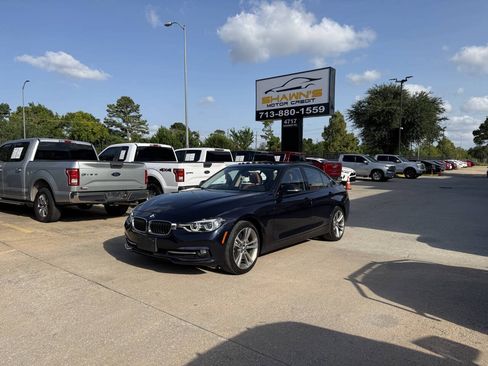 Used 2017 BMW 320i xDrive Sedan AWD/4WD image 3