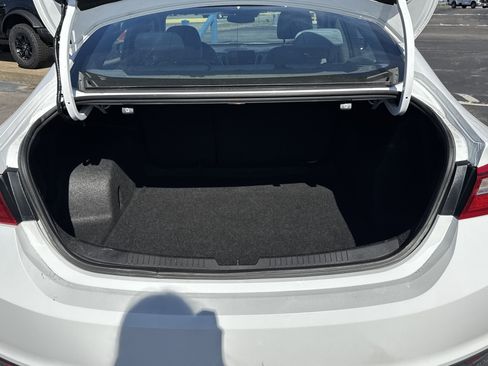 Used 2023 Chevrolet Malibu LT FWD image 13