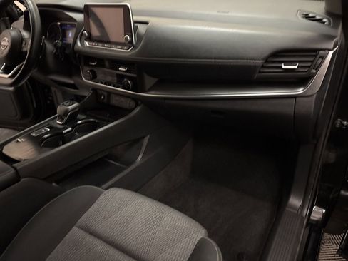 Used 2024 Nissan Rogue SV image 22