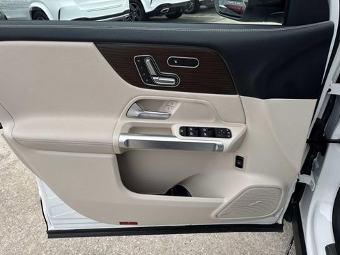 Used 2026 Mercedes-Benz GLB 250 image 19