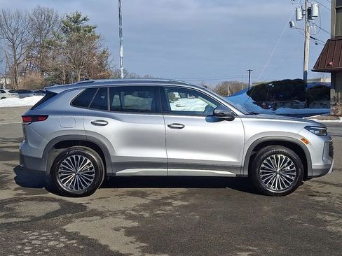 Certified 2025 Volkswagen Tiguan S w/ 18" Wheel Package image 12