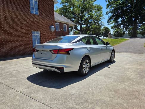Used 2024 Nissan Altima 2.5 S FWD image 5