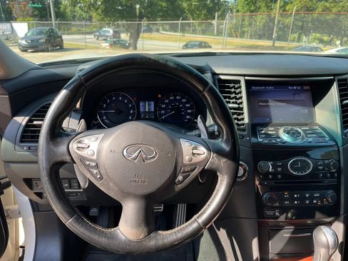 Used 2014 INFINITI QX70 AWD w/ Sport Technology Package image 9