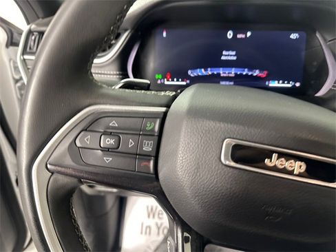 Used 2023 Jeep Grand Cherokee Altitude image 27