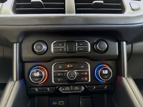 Used 2021 Chevrolet Suburban LT image 11